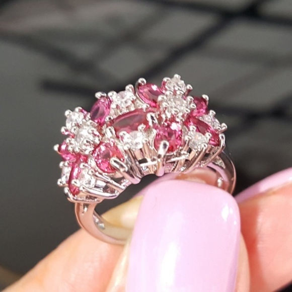Red & White Cubic Zirconia Statement Ring - Picture 3 of 8